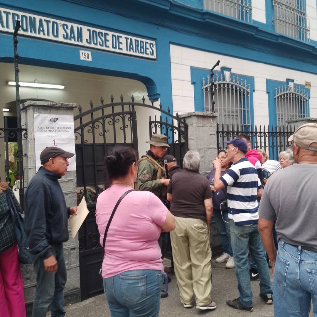 AndyPrensa's tweet photo. #EnFotos📸| ¡Pueblo activo en democracia!

Centros electorales activos  para que las y los venezolanos ejerzan su derecho al voto.

#VotaPorLaPaz2024 https://t.co/VZJR7a8Zxh
