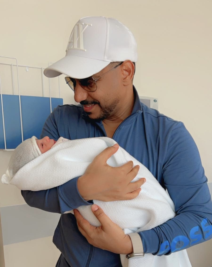 الحمدلله له الفضل والمنة في ارزاقه العظيمة من رب عظيم بولادة طفلتي وحبيبتي سمية الوالدة الله يرحمها ( صالحة ) اللهم انبتها نبات حسن واجعلها من الذرية الصالحة امين يارب العالمين 😘🤲🏽