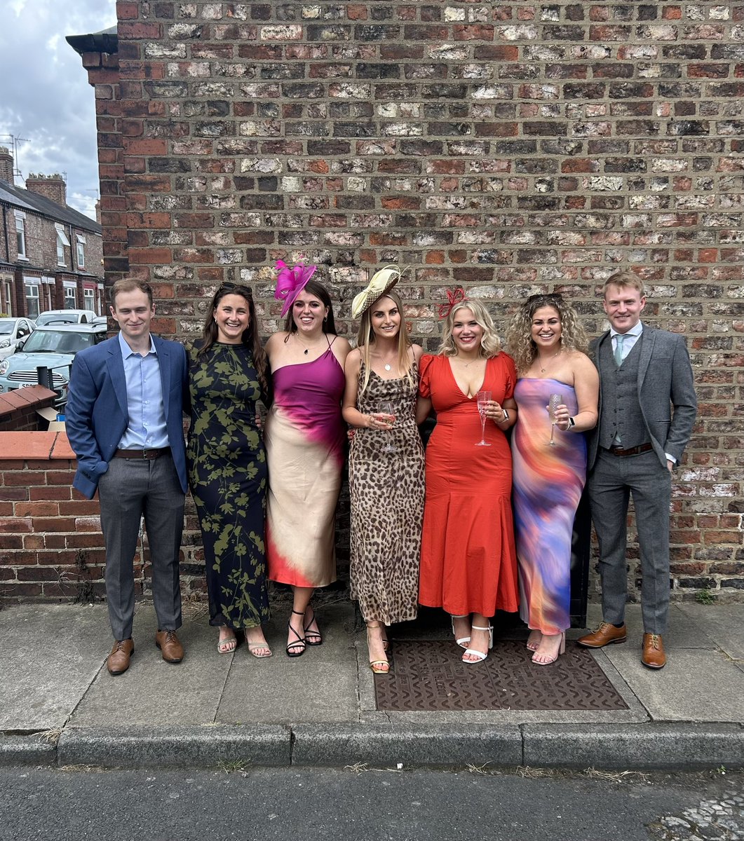RoworthPE's tweet photo. Teachers day out at the Races🐎
#races #edutwitter https://t.co/XzjNVJbjBb