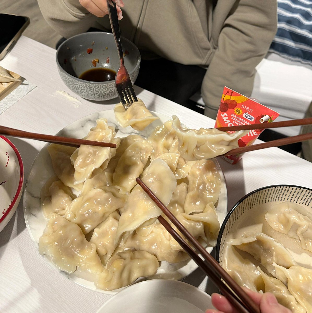 EifaAthifa's tweet photo. Bringing a taste of tradition to my kitchen with these homemade dumplings. 🥟👩‍🍳 #DumplingDelight #HomeCooking https://t.co/YjTJQUQUSh