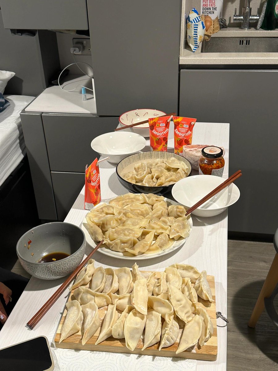 EifaAthifa's tweet photo. Bringing a taste of tradition to my kitchen with these homemade dumplings. 🥟👩‍🍳 #DumplingDelight #HomeCooking https://t.co/YjTJQUQUSh