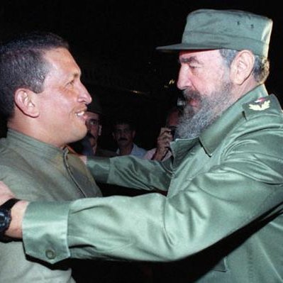 FSoldadodeIdeas's tweet photo. #HugoChávez, cumpliría 70 años este 28 de julio. #FidelCastro lo describió como “el mejor amigo que haya tenido el pueblo cubano”. La relación entre ambos líderes se caracterizó por una conexión profunda y sin precedentes, marcada por la empatía y la solidaridad. https://t.co/7jebFk9wx6