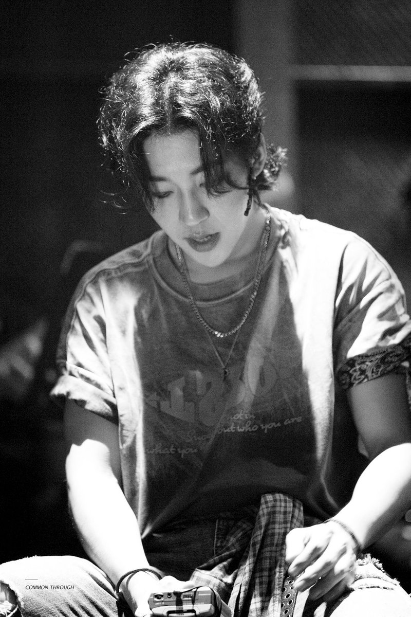 cmon_through_'s tweet photo. 240728 낮 클럽드바이 스콜
- 예언 (Les Propheties)

#박좌헌 본하
#클럽드바이 https://t.co/AWNsNpltui