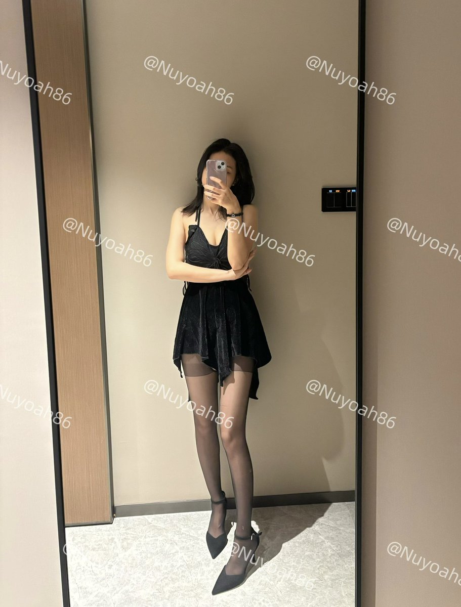 极限二选一：光腿or黑丝？？？#合肥 #交友 #合肥夫妻 #合肥情侣