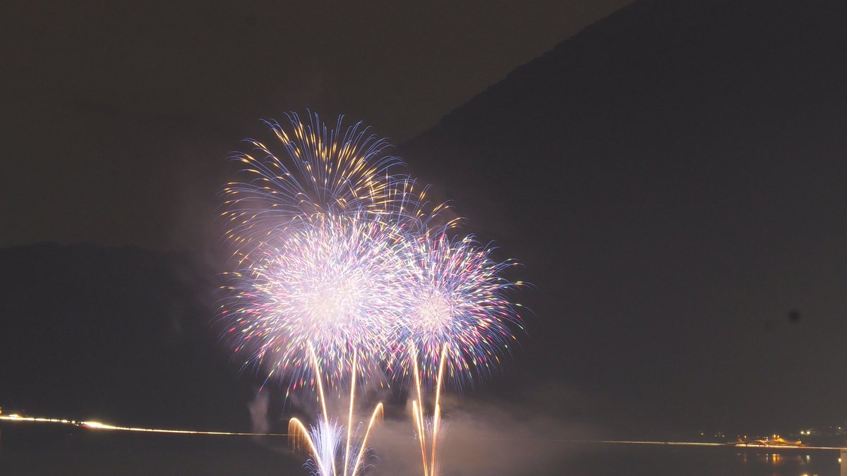 raiden4912's tweet photo. 今日の、明礬うどんin貴船城で撮影した花火写真です
#明礬うどん https://t.co/yhzQwDyba0
