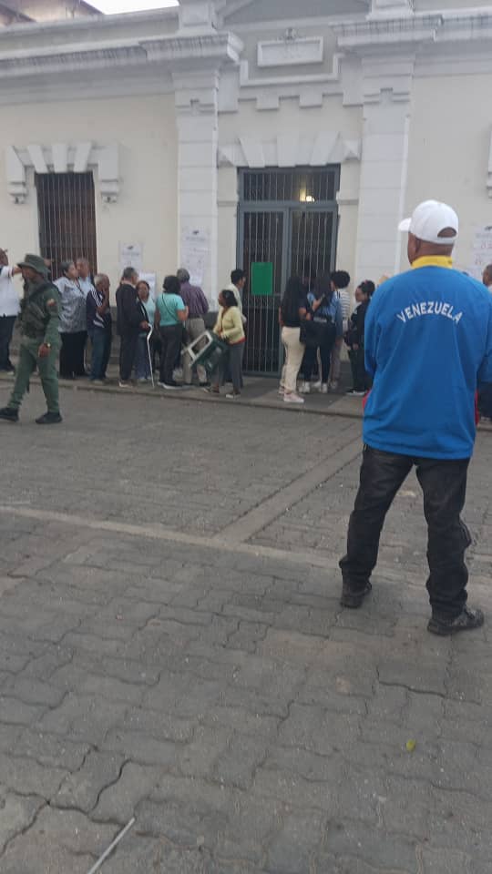 juaneje5's tweet photo. #28Jul  Escuela 19 de Abril #parroquiasanjuanccs participación masiva en estas Elecciones Presidenciales Venezuela en Paz vamos todos por la Soberanía de un Pueblo #VotaPorLaPaz2024 Democracia @gestionperfecta @NicolasMaduro  @clapoficialccs #MaquinariaVictoriosa https://t.co/fVJ5LyrRT0