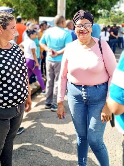 #28Julio2024 | Desde #Anzoátegui desde bien temprano las cocineras y cocineros activos ejerciendo su derecho al voto por la paz y por la patria. 

<a href="/NicolasMaduro/">Nicolás Maduro</a> 
<a href="/_LaAvanzadora/">Yelitze Santaella</a> 
<a href="/LealTelleria/">M/G Carlos Leal Tellería</a> 
<a href="/cnaeoficial/">cnaeoficial</a> 
<a href="/ffbvzla/">Frente Fernanda Bolaños Venezuela</a> 

#VotaPorLaPaz2024