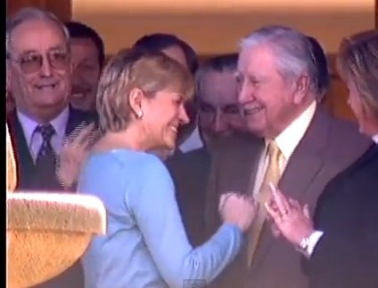 andres20ad's tweet photo. Los mismos que tratan de dictador a Nicolás Maduro apoyaban a Pinochet en Chile. Y esos mismos que dicen defender los derechos humanos en Venezuela, violaron durante 17 años los derechos humanos de los chilenos. https://t.co/giRg5sy09i
