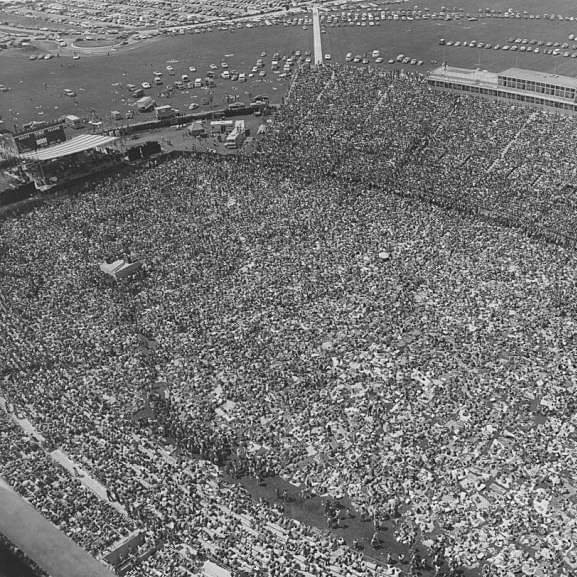 ThrillHoGaming's tweet image. Today in history: Super Jam at Watkins Glen is held (1973) An estimated 600,000 showed up to see The Band, The Allman Brothers Band, and The Grateful Dead.