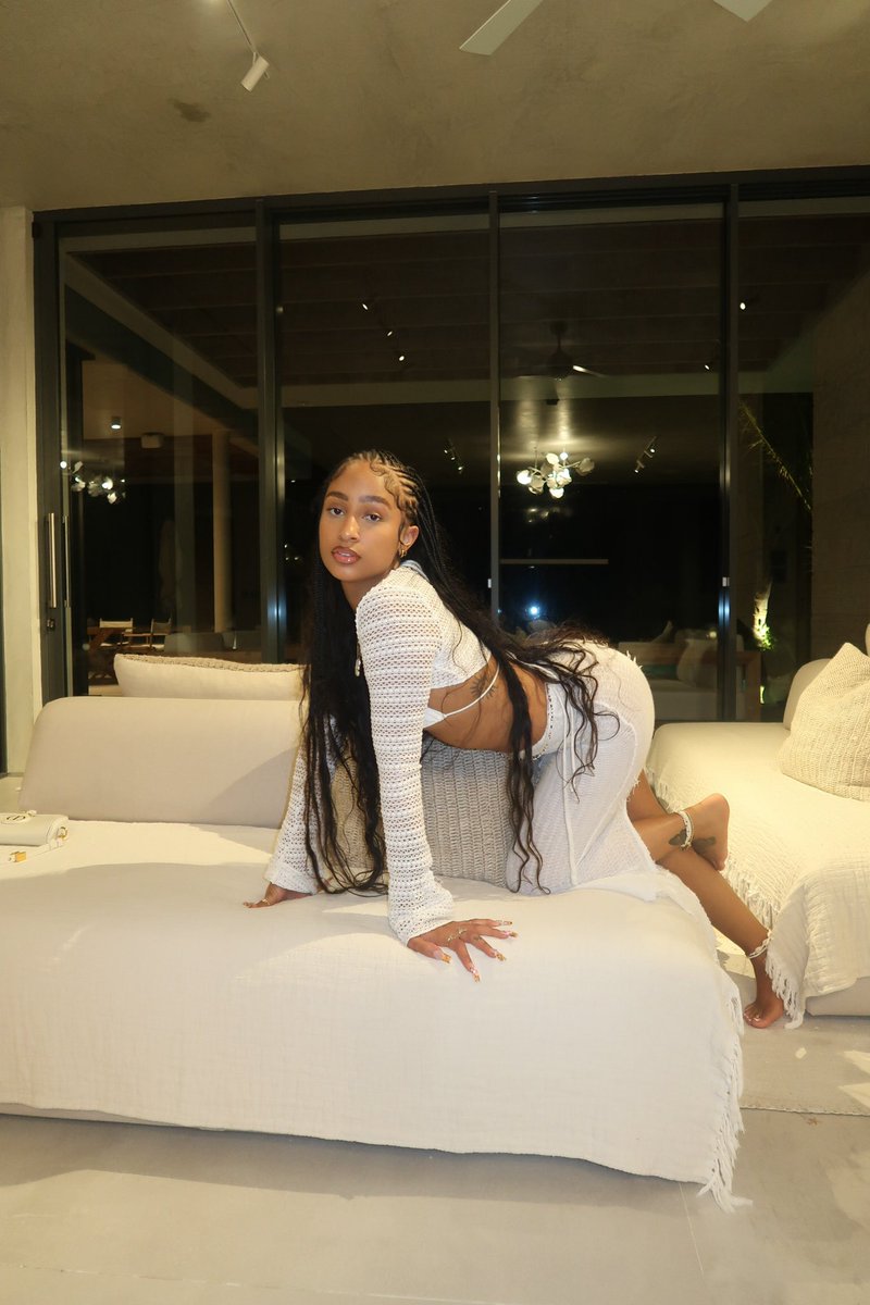 samariajdavis_'s tweet image. think of the prettiest girl you know and i bet she’s a Leo