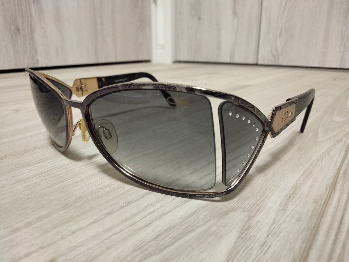 CEFIMA1's tweet image. スゲェ久し振りにサングラス買ったぁ😆
10年以上買ってなかったかなぁ？
たまたま見つけてほぼ一目惚れの9FIVEのLOCKS✌️
今まで使ってたCAZALの仲間入り😁
#サングラス
#9FIVE
#LOCKS
#CAZAL