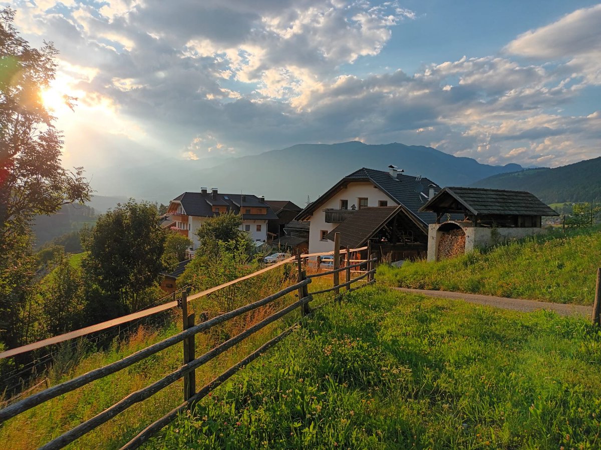 treybalova's tweet photo. Jižní Tyrolsko, láska na první pohled...❤️🌞⛰️🌲😍 https://t.co/dRm0p8MuvP