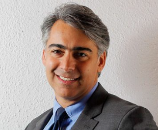 SebastianRochaZ's tweet photo. El señor Marco Enriquez Ominami, siempre trato de diferenciarse de la extrema izquierda.

Ha contado con el beneplácito del periodismo que lo ha tratado siempre con mano blanda.

Pero demostró ser un sujeto nocivo, admirador de dictadores como Maduro.

MEO es un peligro para 🇨🇱 https://t.co/M6BtazHf5c