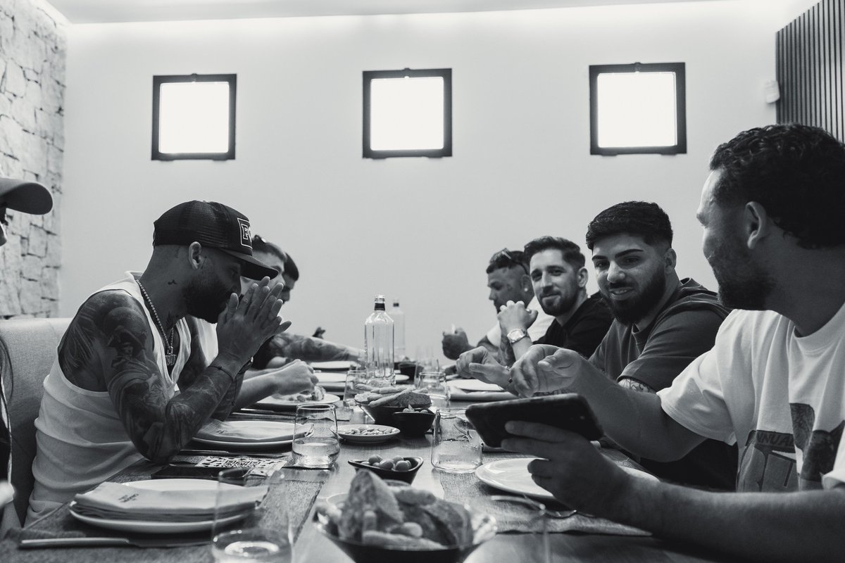 Comiendo y compartiendo con algunos iconos mundiales!!! Otro día en la oficina 😎