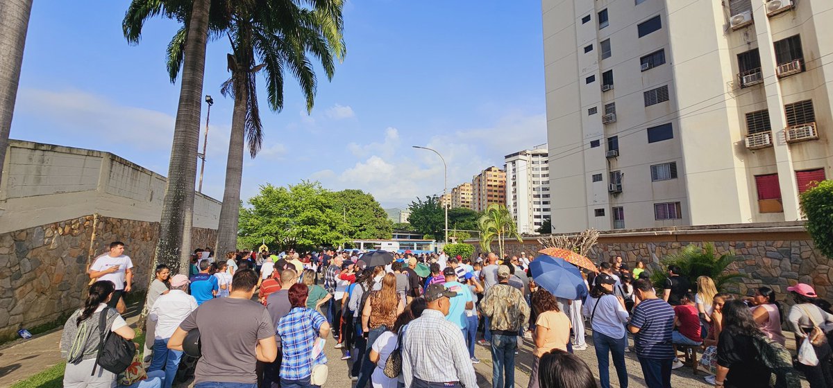 MARLONROSSB's tweet photo. Listo, ya voté. 👍🏻

#VotaYReportaConVzla #Venezuela https://t.co/aUqXrNz10G