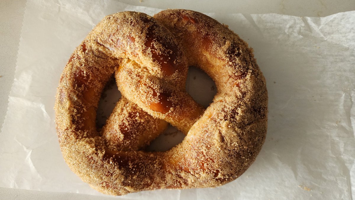 paulypretzels's tweet image. #pretzel #softpretzel #letsgettwisted #statknotty #wearepretzelday #pretzelday paulyspretzels.us