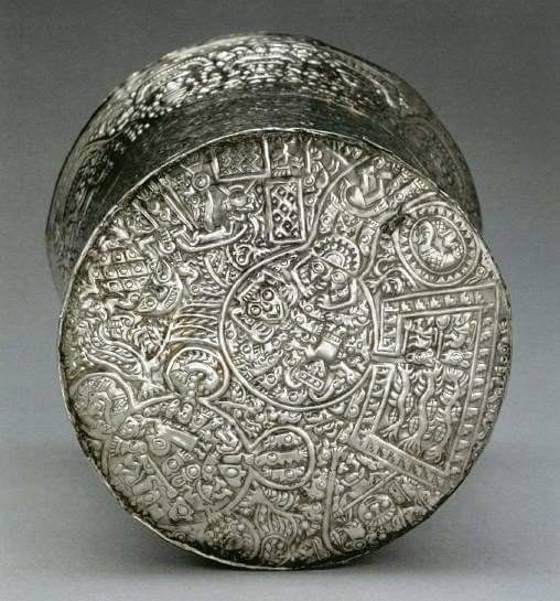 EDICIONESREGION's tweet photo. Vaso de plata. 
Cultura Lambayeque.
Museo Denver-Colorado.

📸: Arqueologos Trujillo.
Alejandro A Mendoza. https://t.co/ESKqWJ90oL
