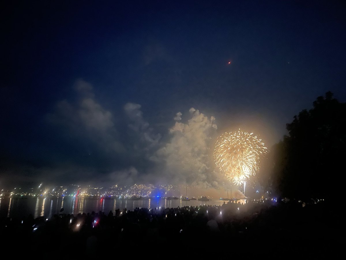jasonmjama's tweet photo. The fireworks at the Celebration of Life in Vancouver last night were absolutely stunning. Bravo #yvr https://t.co/l9PwiRsKi4