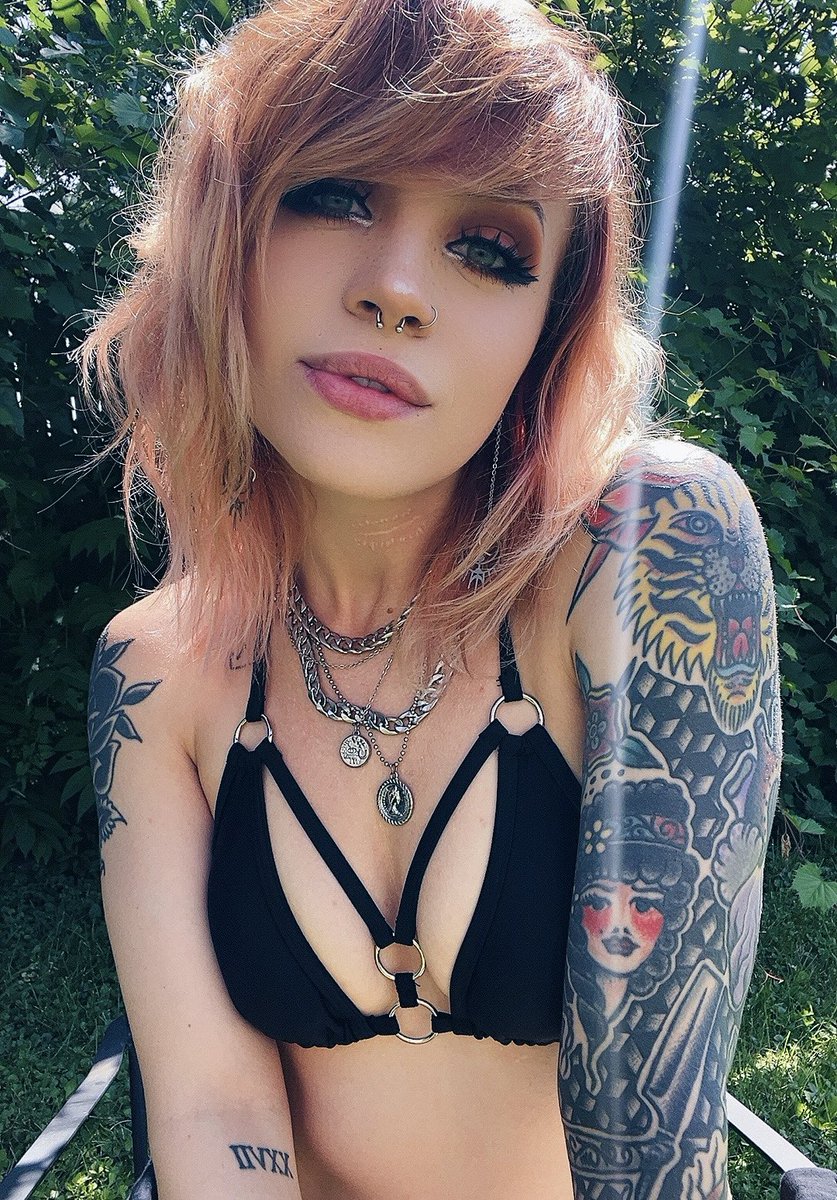 susravioli's tweet image. Sunshine sunshine, it's fine. I feel it in my skin, warmin' up my mind. ☀️