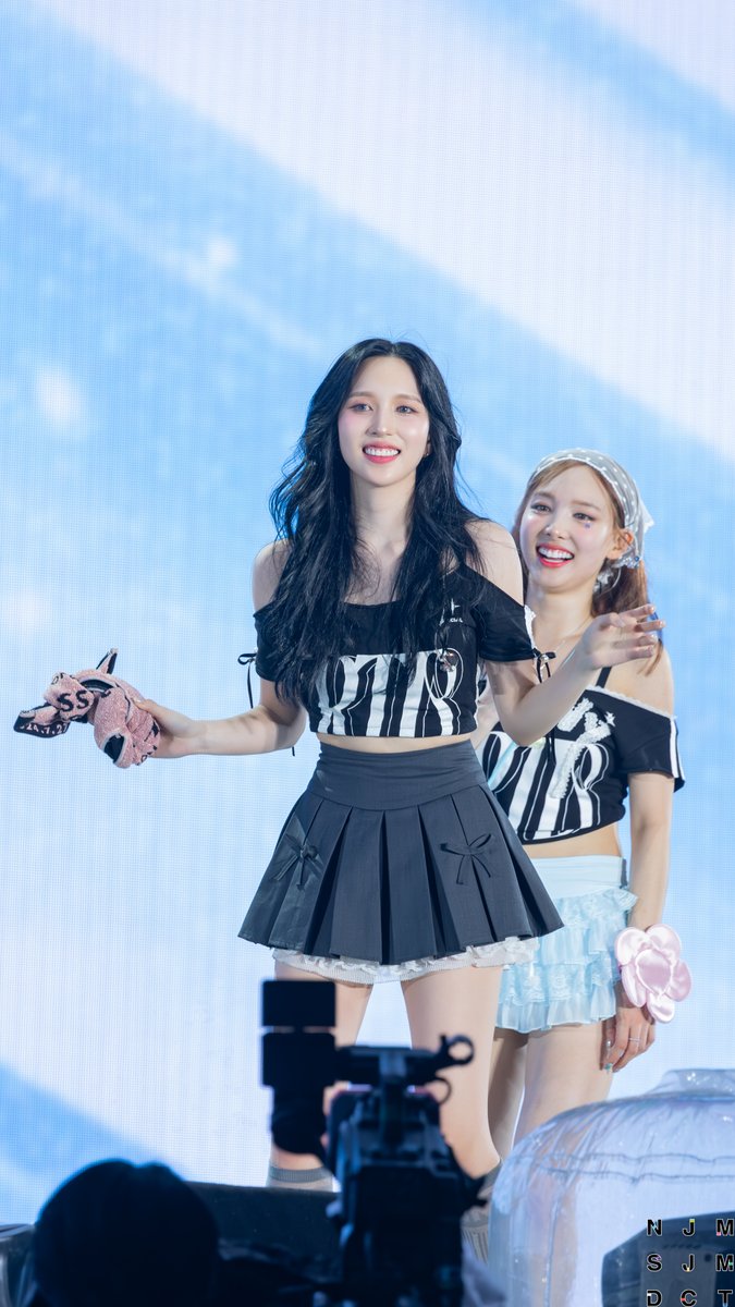 TREE91020's tweet photo. 240728 닛산 nissan ready to be concert D2 HQ
#트와이스 #TWICE #미사모 #MISAMO
#미나 #MINA #みな https://t.co/nkUTk5eZxv