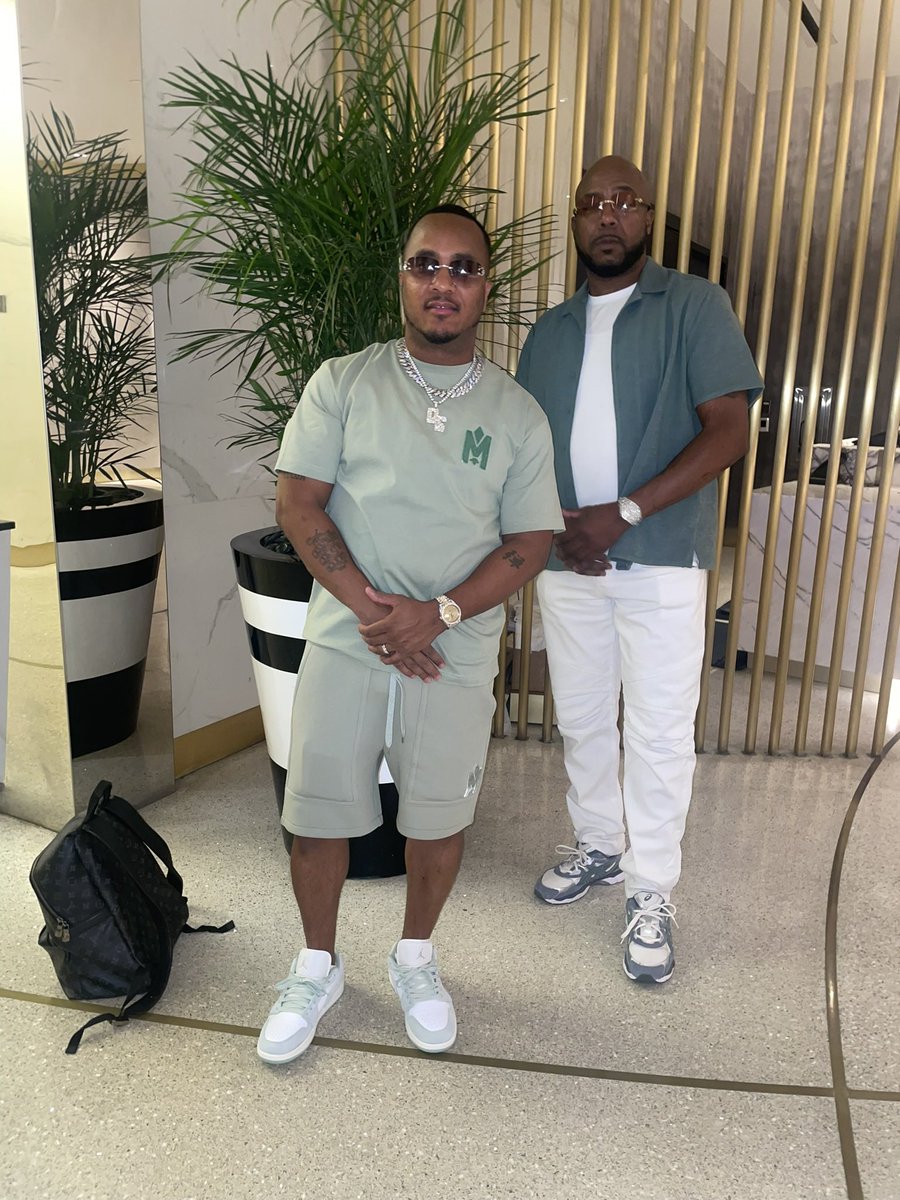 DJQUICKSILVA's tweet photo. The big boys that the BIG BOYS watch 😎 #InRealLife
Outfit @mackage from @dazzledmv
Shades @cartier from @dazzledmv
#QuickSilva #MiamiTakeover #Miami https://t.co/2QOs0hUcYh