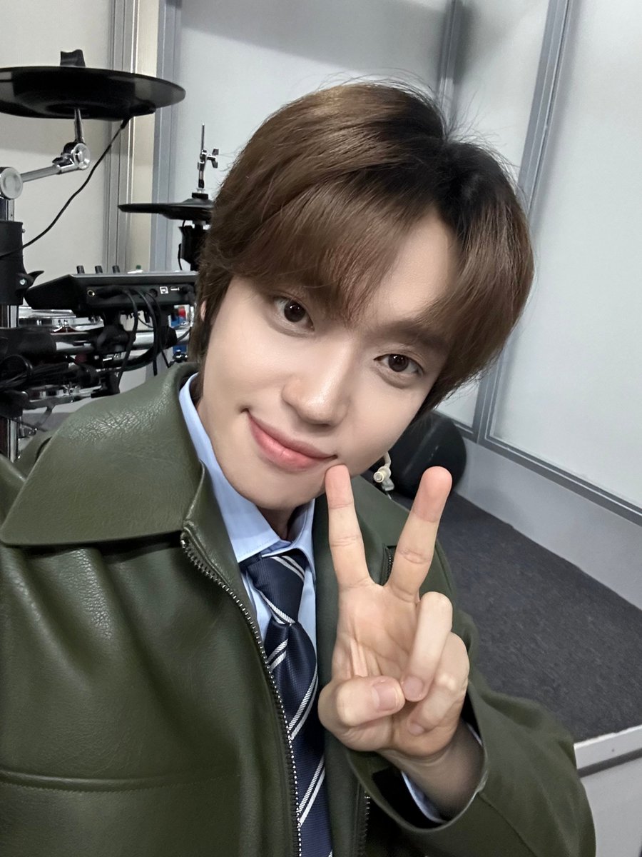 [#녤모닝👋]

녤모닝!!
주말 잘 쉬었는가??
이제 7월도 얼마 안 남았어!!!
8월도 잘 부탁해 ㅎ
이번 주도 화이팅 하고!
오늘 티켓팅도 화이팅 하고!!!
내일 보자구 ㅎ 

#니엘 #NIEL