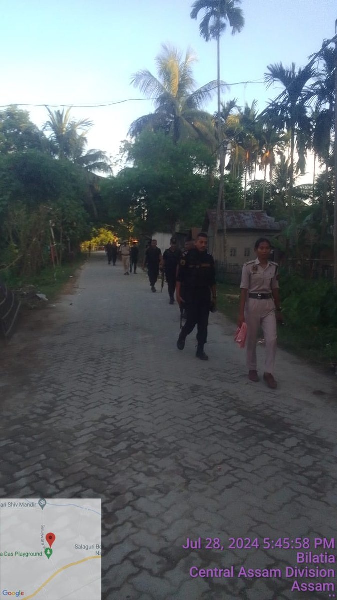 nagaonpolice's tweet photo. Intensive Foot Patrolling carried out in nooks and corners of Dhing PS Area along with Commando Battalion Personnel led by DSP(P) Sandipon Garg and SI Dhanyamoni Gohain. @CMOfficeAssam @gpsinghips @HardiSpeaks @assampolice @d_mukherjee_IPS https://t.co/9f36OiIjFs