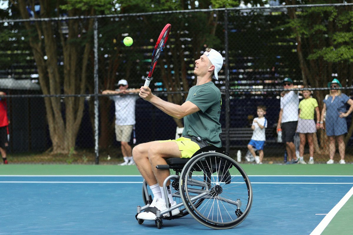 denis_shapo's tweet photo. Gave it my best yesterday 😅 so much respect for these amazing athletes 👊🏼 Thanks Spencer @JTCCtennis for the hit 🙏🏼

 📸 Mary Holt | @mubadalacitidc https://t.co/2wOyphbBsm