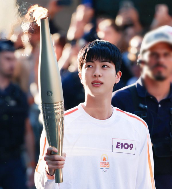 ariayours's tweet photo. @Paris2024Club A. Vote for Jin https://t.co/S5Mm88Qspo