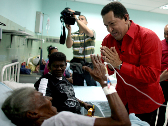 Hoy, cuando la colaboración médica cubana se enfrenta a obstáculos, es capaz de crecerse. #ChavezVive #CubaPorLaVida #CubaCoopera <a href="/cubacooperaven/">Brigada Médica Cubana en Venezuela</a> <a href="/MINSAPCuba/">Ministerio de Salud Pública de Cuba</a> <a href="/japortalmiranda/">José Angel Portal Miranda</a>