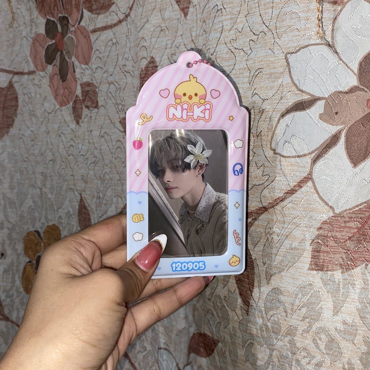 NISH1MUR4's tweet photo. 🌷《 #realuviees 》🌷
hii po, @markleehaul! so sorry sa late feedback huhu my ni-ki yzy flower pc is here and tangeks ang sparks nya😭😭😭 thank uu so much po for letting me adopt him and for adjusting the dop sa mga katulad kong broke eme thank uu po!💗
#fromki https://t.co/Y8XxhglZ5k