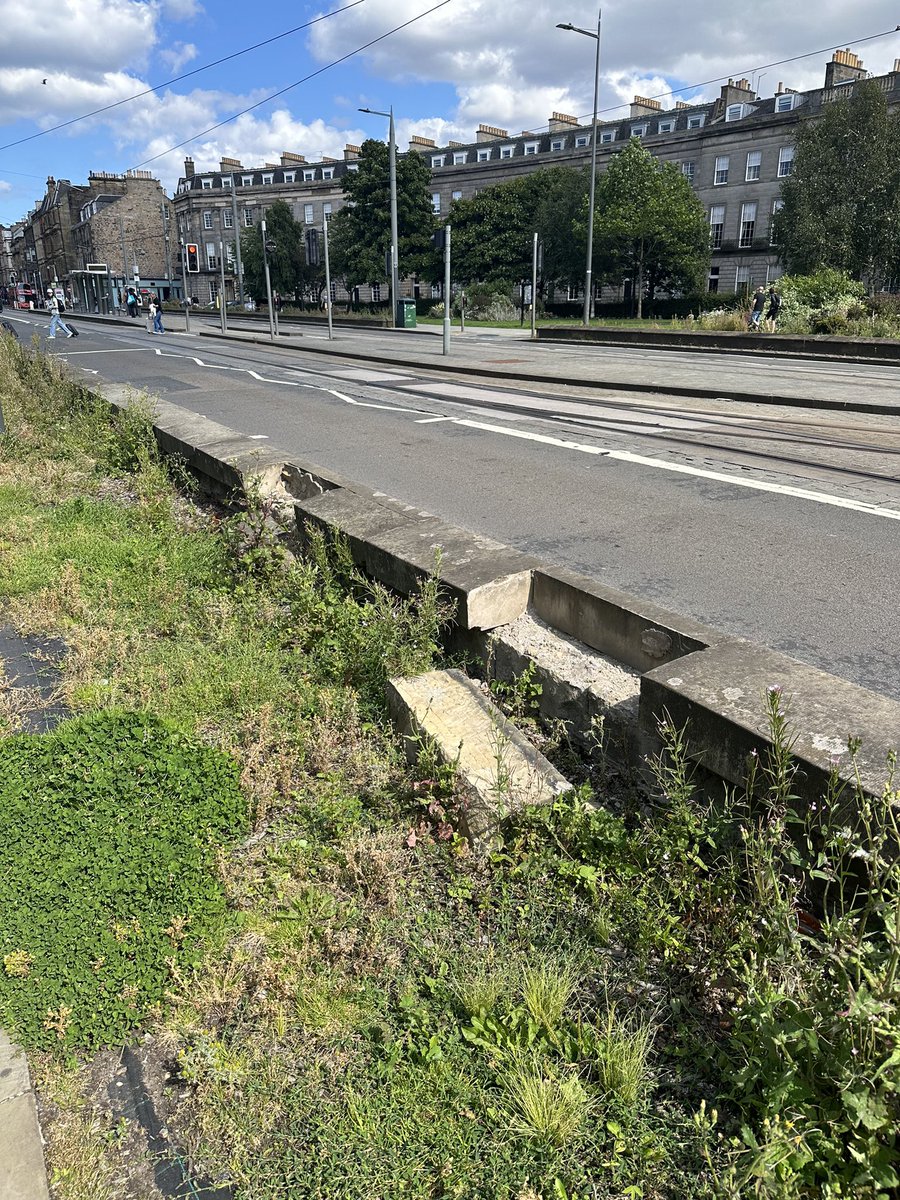 dcedinburgh's tweet image. Shame on @Edinburgh_CC for their complete lack of care for our beautiful city.   Atholl crescent (walking entrance to city) has had weeds and broken walls for over a year.  Shame on @cllrcammyday
