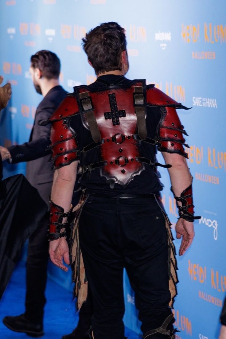 MAVERIC68078049's tweet photo. Why does Elon Musk have an inverted cross on his dress? https://t.co/oWFTiYvX6K