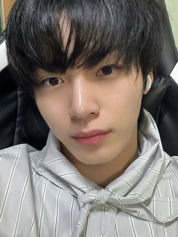 OmegaX_members's tweet photo. [#OX]

싸이클 탈 거긴 한데
일단 먼저 잘자요 포엑 ♥️

#OMEGA_X #오메가엑스  
#한겸 #HANGYEOM https://t.co/vFzJGPgROm