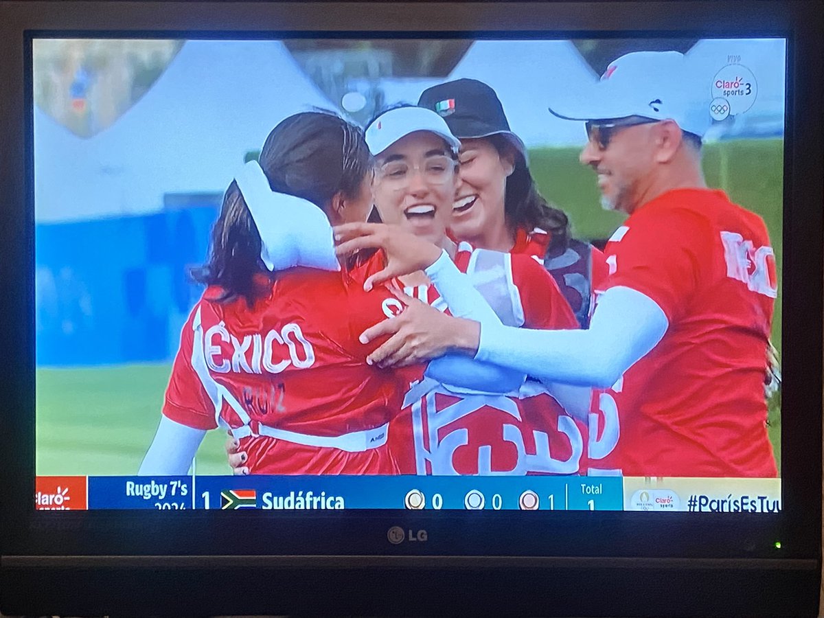 PedroRguezMX's tweet photo. Medalla de bronce 🥉 para #México en #TiroConArco 🏹 🇲🇽 
#AlejandraValencia #AnaPaulaVázquez #ÁngelaRuiz https://t.co/AJPcbB5y91