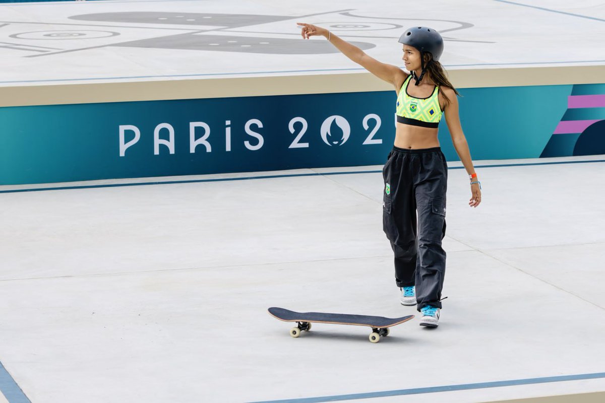 theinformant_x's tweet photo. ❗️🇫🇷 -  Rayssa Leal, Brazilian competitor in the skate street competition at the Paris 2024 Olympics, qualified for the finals of the skate street category. 

She bypassed the persecution of Christians and rules against religious expression during games and sent a message in sign language:

“Jesus is the way, the truth and the life” – John 14:6