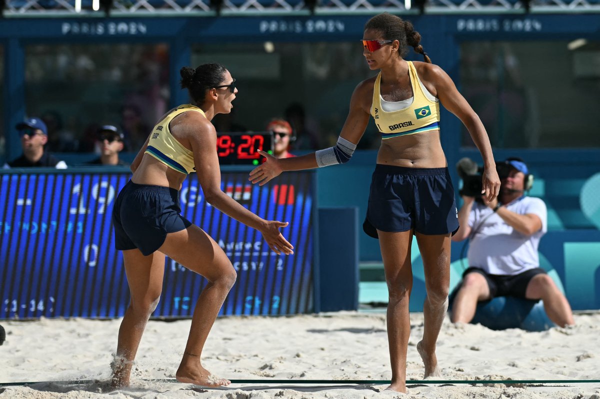 ESTREIA COM VITÓRIA! 🔥🇧🇷

Ana Patrícia e Duda não tomam conhecimento das adversárias e vencem a dupla egípcia por 2 - 0, no vôlei de praia! 🏐🏖️

Brasil invicto nas areias de Paris! 💚🚀💛

📸 Getty

#TimeBrasil #JogosOlímpicos #Paris2024