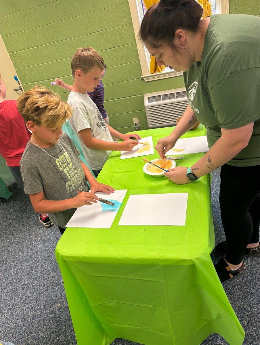 DumplinBGC's tweet image. Our Strawberry Plains Club members had a blast this summer diving into some wacky science experiments! 🧪🎨

The youth explored the excitement of science by making oobleck, puffy paint, and homemade playdough. #BGCDV #SummerScienceFun #CreativeLearning