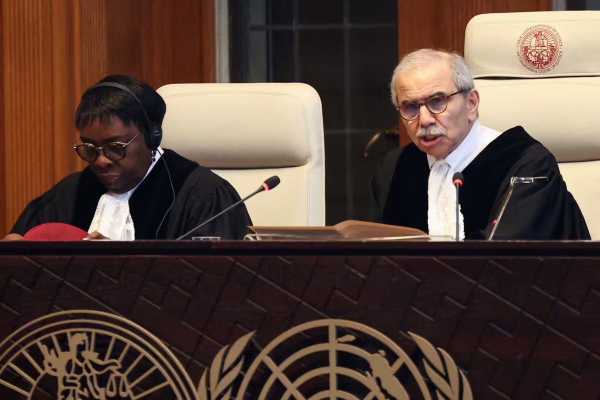 Una juez de Uganda se pone del lado de Israel
La disidencia de Julia Sebutinde es la verdadera noticia del dictamen no vinculante de la Corte Internacional de Justicia.
En un flagrante error judicial que no ha sorprendido a nadie, el principal órgano judicial de las Naciones