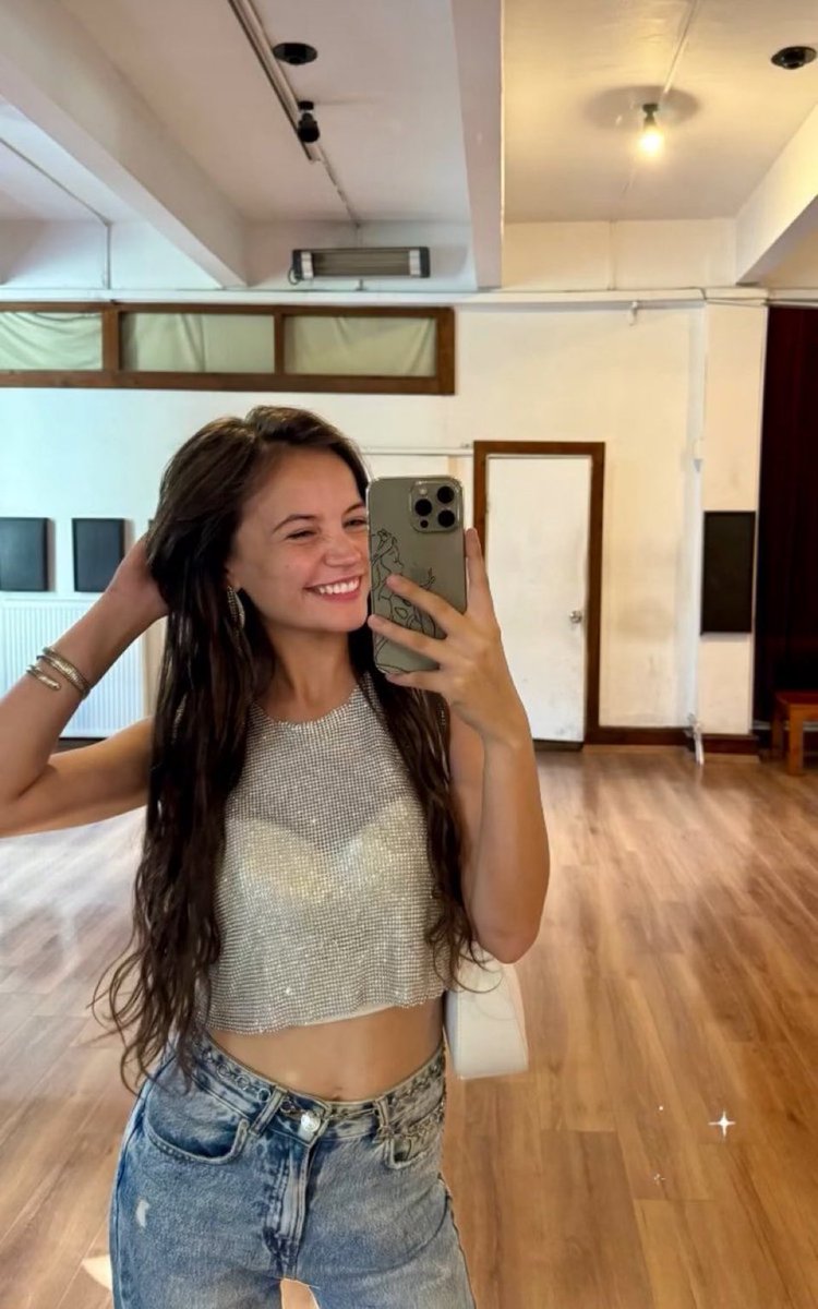 Her zaman gülümse tatlı prensesim 🤍🤍🤍