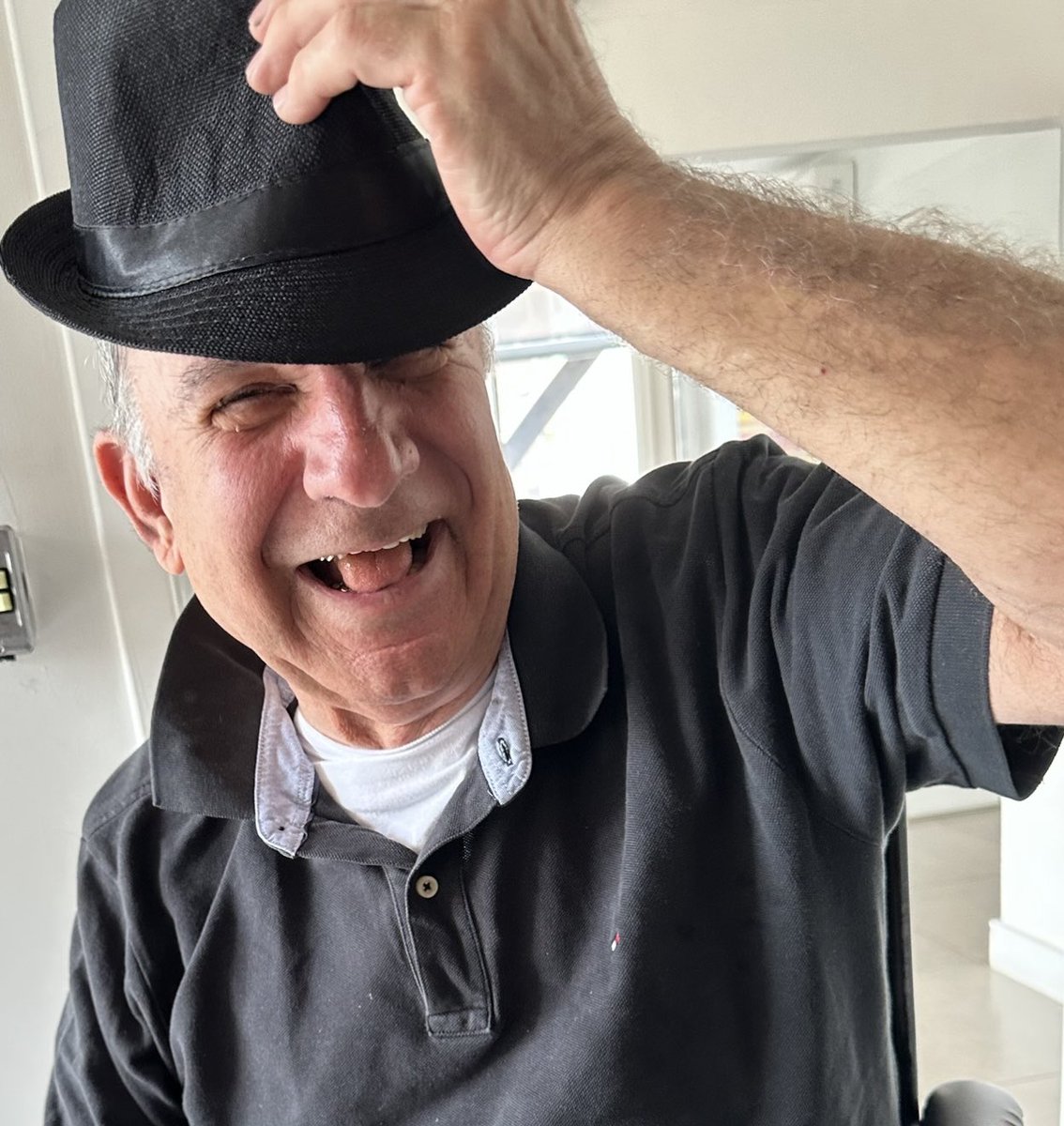 oscarulisses's tweet image. A gargalhada e o charme do garotinho. agora mais velhinho
Feliz aniversário, Osmar. 
Saúde!