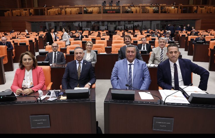 Emrahmixx's tweet photo. Chp- 127 vekil ,Katılım 55 vekil
İyi - 32 vekil , Katılım 9 Vekil
İlk Hesabı CHP deki bu boş Koltukların Sahiplerine Soracağız.
Her Şey Hikaye…
Hepsi Senaryoya Göre Hareket ediyor…
#SokakHayvanlariSahipsizDegildir #YasaDegilCinayet #YasayiGeriCek https://t.co/zsrJPphYWw