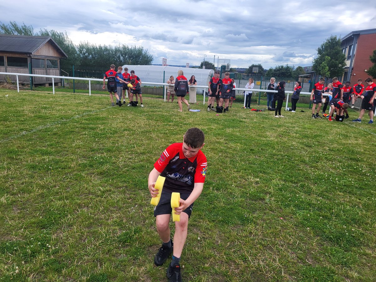EastLeedsRL1sts's tweet photo. Our 13's having fun at their sportsday fundraiser. They managed to raise a lot of money whilst having fun, well done to all involved 👏⚪️🔴

#OneClubOneFamily https://t.co/1T104ZZ8rJ