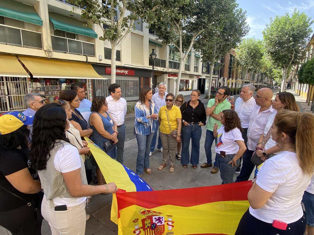 carmenfunezdg's tweet photo. En España hay más de medio millón de venezolanos. Muchos han elegido la provincia de Ciudad Real para asentar sus proyectos de vida. 

Hoy estamos a su lado con la esperanza de que #Venezuela recupere la libertad que el chavismo le arrebató. https://t.co/ZrCfJm5iIe