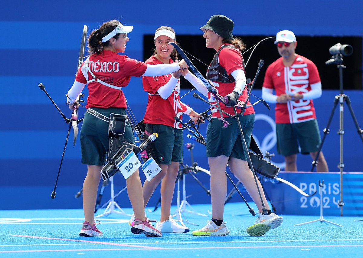 conadeoficial's tweet photo. ¡Cae la primera medalla! 🥉🇲🇽

El equipo femenil de Tiro con Arco, conquista el bronce en estos #JuegosOlimpicos de #París2024 de la mano de Alejandra Valencia, Ana Paula Vázquez y Ángela Ruiz. Abriendo el medallero para México. https://t.co/eWcFD91Vnc