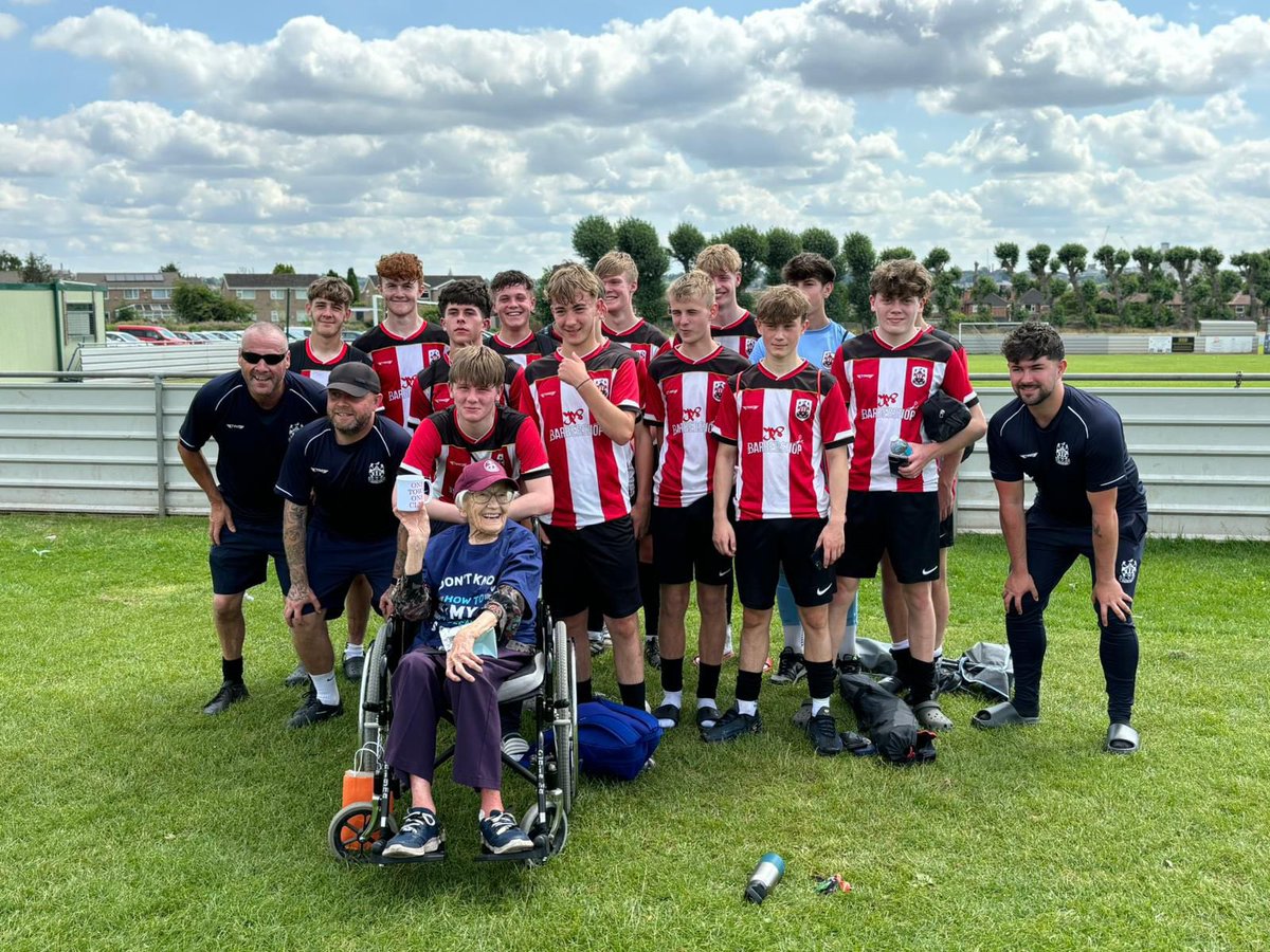 ilkestontown_fc's tweet photo. APPRECIATION POST | ILKESTON JUNIORS 

Pictured below we have Lilian Hagerty, with the under 18’s stags team.

Lilian who was born in 1922 regularly goes to watch the stags matches as she sits on the sidelines cheering on her great grandson Rhys Hagerty. 

Please join us in wishing Lilian a Happy Birthday as today she celebrates her 102 birthday. 

Happy Birthday Lilian, from everyone involved at Ilkeston Town Football Club. 

#OneTownOneClub