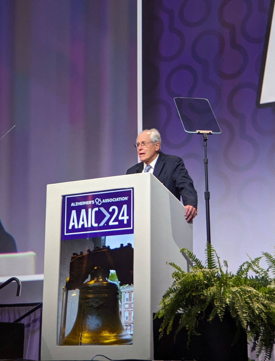 Congratulations to Ricardo Nitrini, M.D., Ph.D., the recipient of the Henry Wisniewski Lifetime Achievement Award. Dr. Nitrini is the founder and co-director of the Cognitive and Behavioral Neurology Group of the Department of Neurology and founder of the Reference Center for