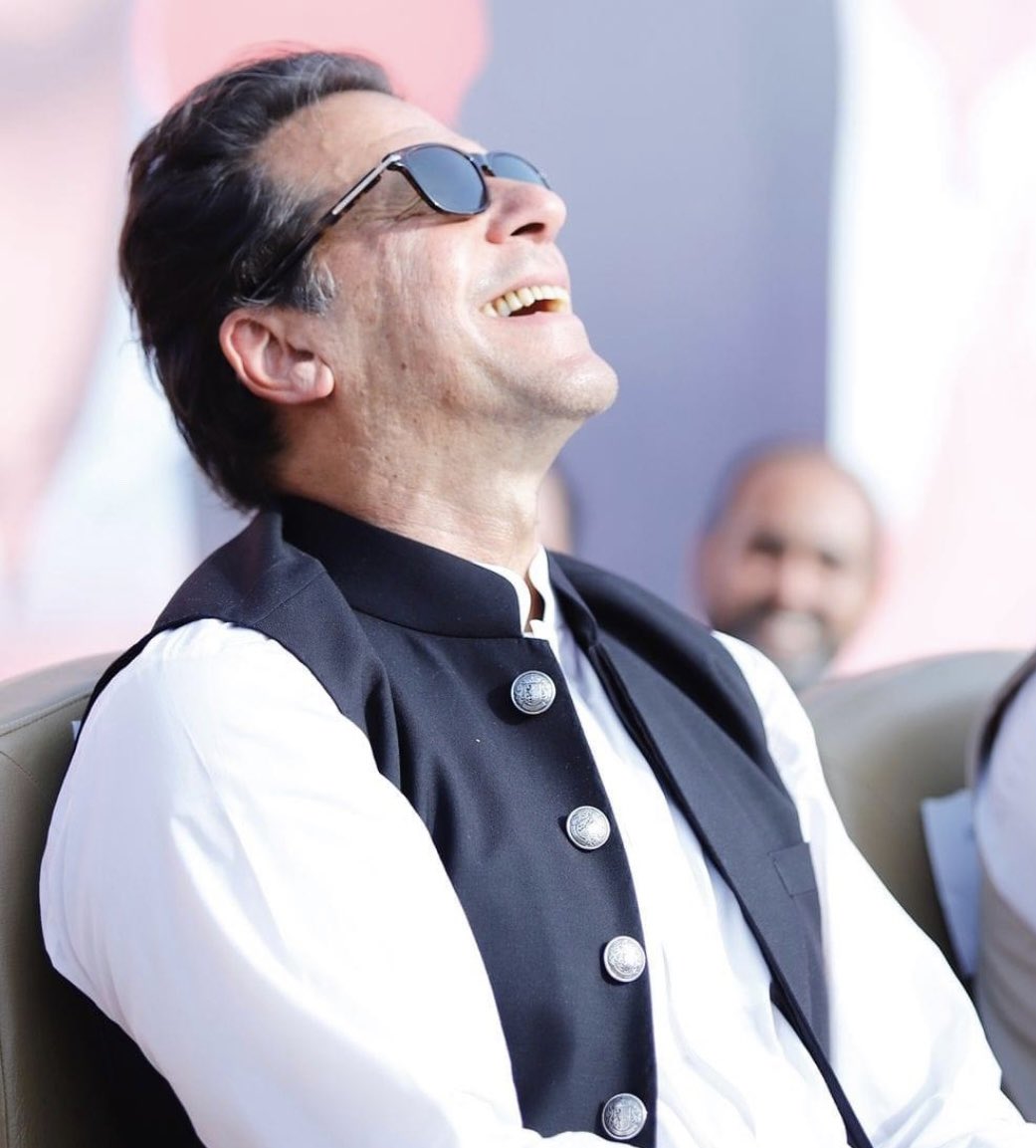 InsafPK's tweet photo. ڈیل وہ کیا کرتے ہیں، جن کو اپنی کسی کمزوری یا کسی کرپشن کے پکڑے جانے کا خطرہ ہو-
جن کی زندگی صاف ستھری ہو، کبھی کرپشن کا سوچا بھی نہ ہو- وہ ڈیلیں نہیں کیا کرتے، وہ عمران خان کی طرح ڈٹ کر کھڑے ہو جایا کرتے ہیں-
#ڈیل_نہیں_جیت_ہوگی https://t.co/pN7QdcpqCp