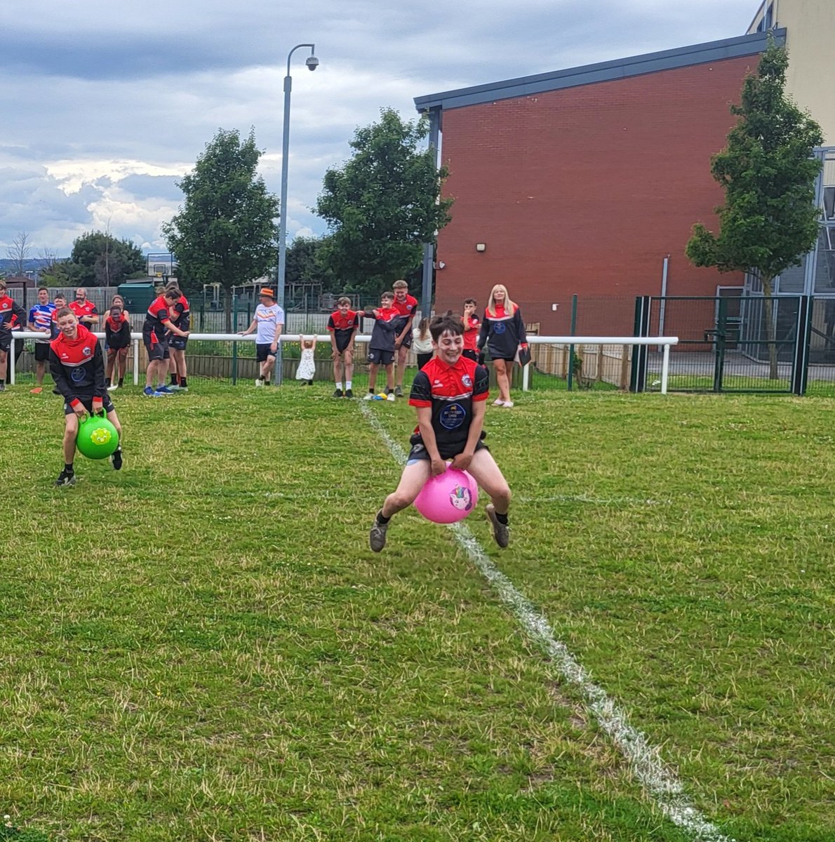 EastLeedsRL1sts's tweet photo. Our 13's having fun at their sportsday fundraiser. They managed to raise a lot of money whilst having fun, well done to all involved 👏⚪️🔴

#OneClubOneFamily https://t.co/1T104ZZ8rJ