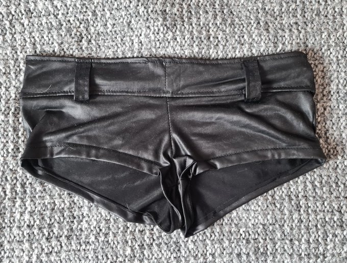 Ich hab wieder ein bisschen was aussortiert f&uuml;r euch. Wer Interesse hat schreibt mir einfach. https://t<a href="/tag/rubberboots"class="tags"><span>#rubberboots</span></a><a href="/tag/gummistiefel"class="tags"><span>#gummistiefel</span></a>